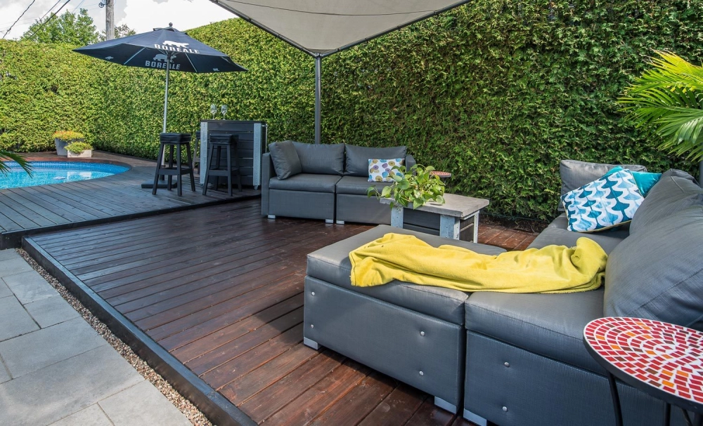 Patio Cèdre ROUGE fini sablé huile Exterol couleur Moisson