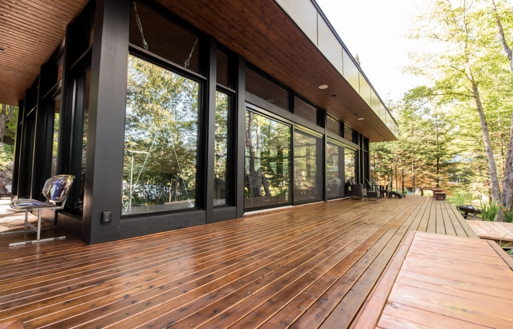 Patio Cèdre ROUGE fini sablé huilé Exterol couleur Douglas