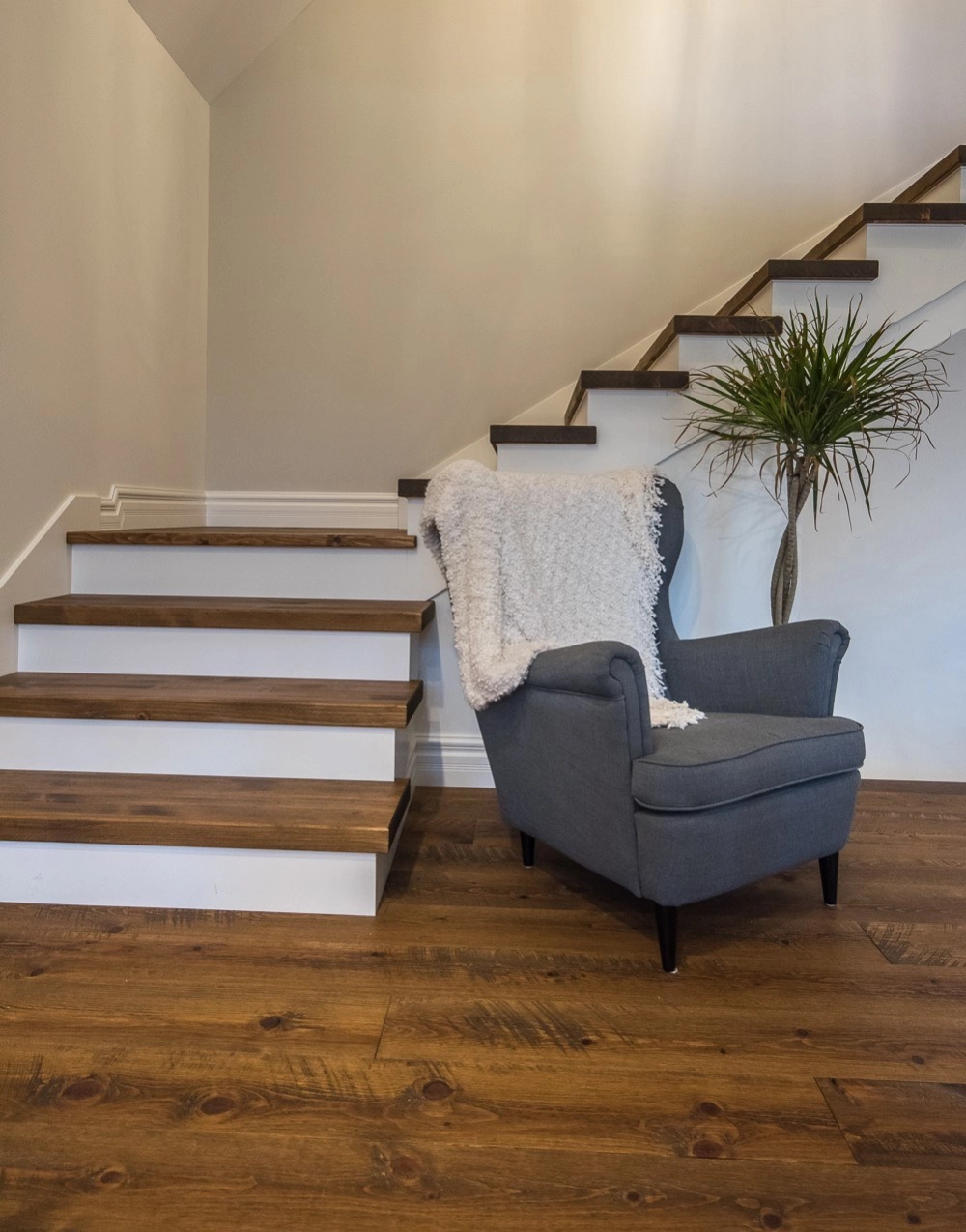 Pin rouge noueux fini Hit Miss Primol Greenol couleur Caramel