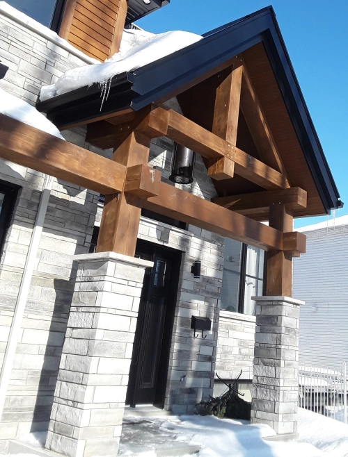 Poutre PIN BLANC noueux fini plané Exterol couleur inconnue