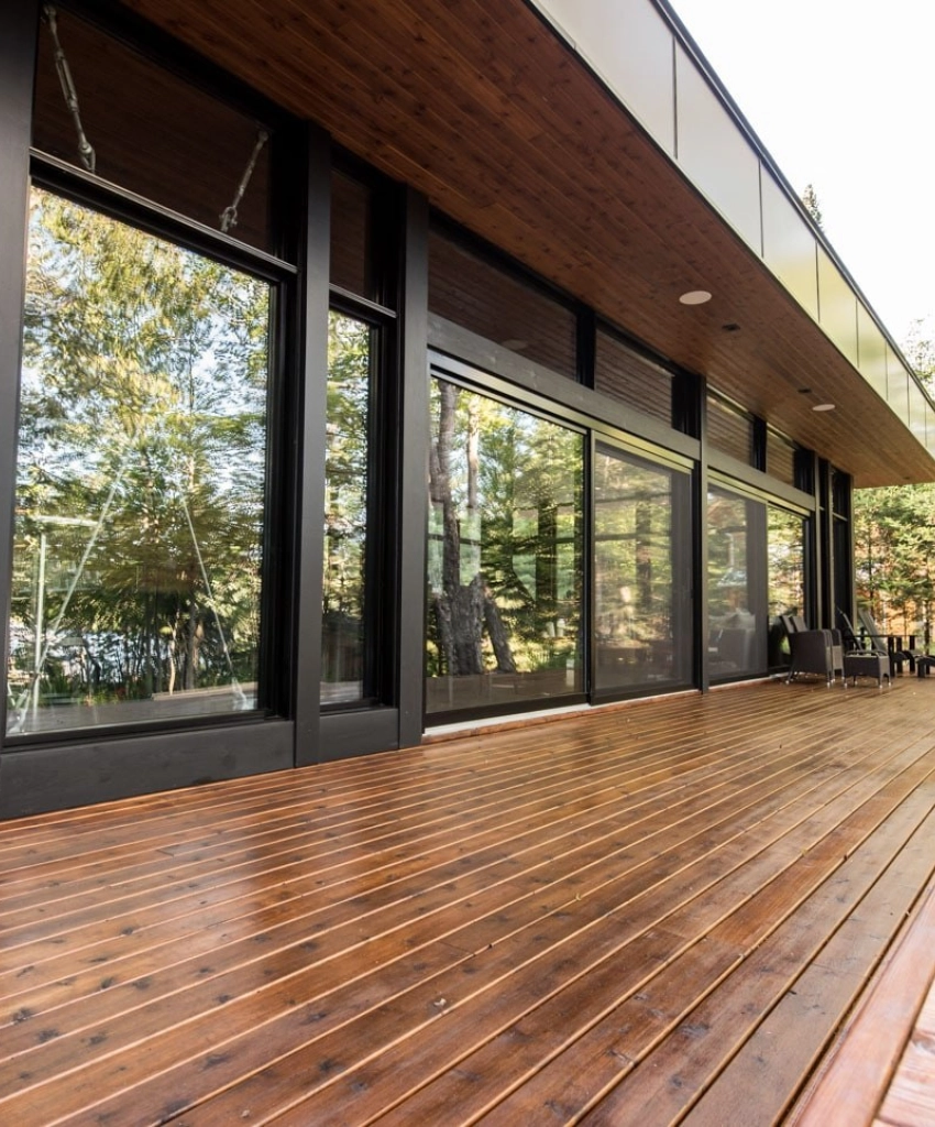 Patio Cèdre ROUGE fini sablé huilé Exterol couleur Douglas