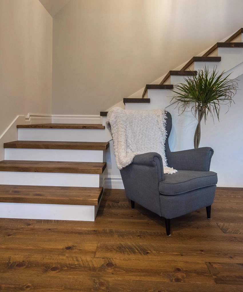 Pin rouge noueux fini Hit Miss Primol Greenol couleur Caramel