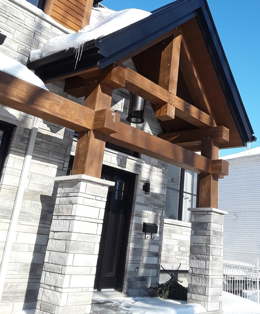 Poutre PIN BLANC noueux fini plané Exterol couleur inconnue